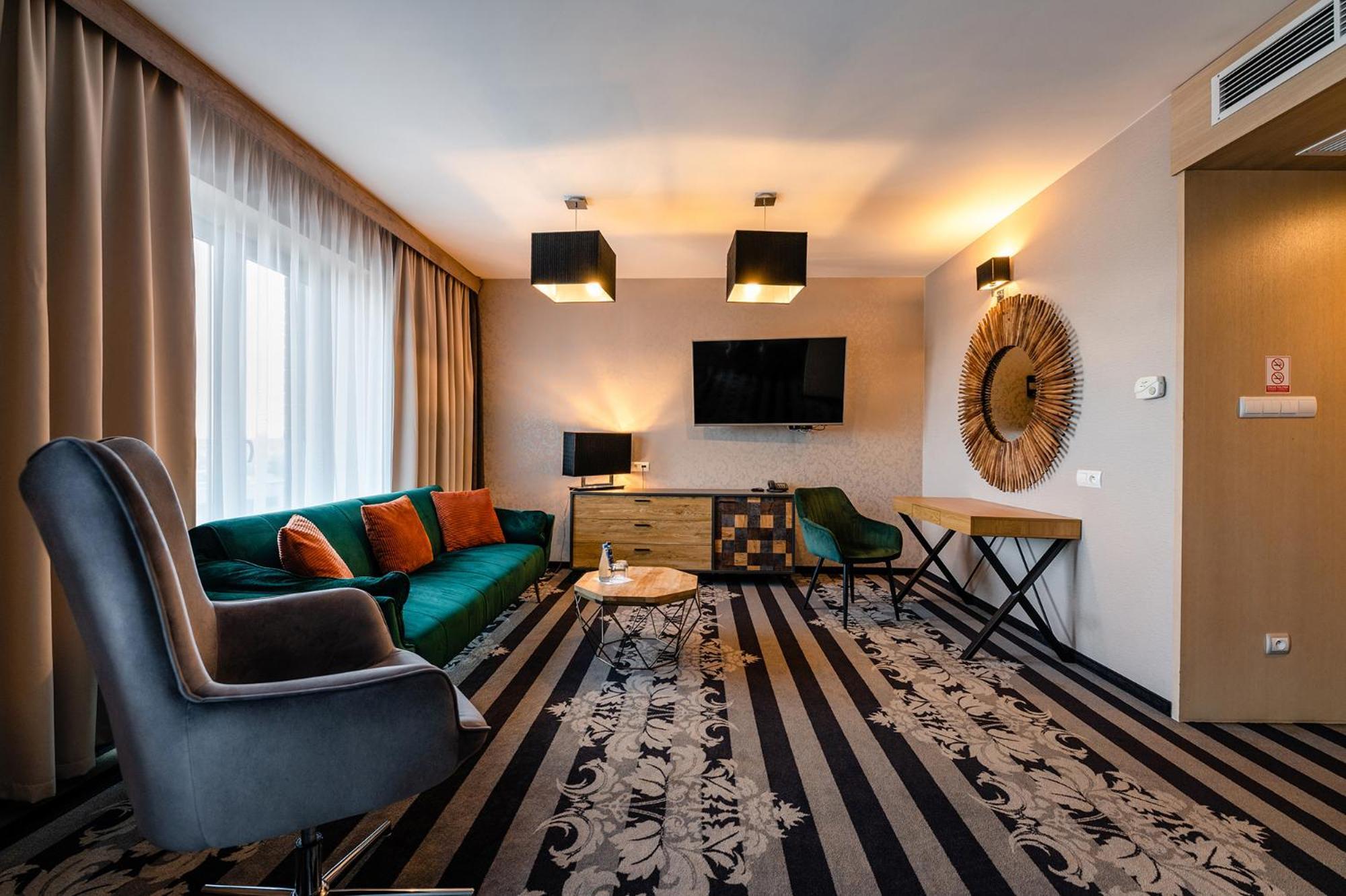 Hotel Alhar Lubliniec Kültér fotó
