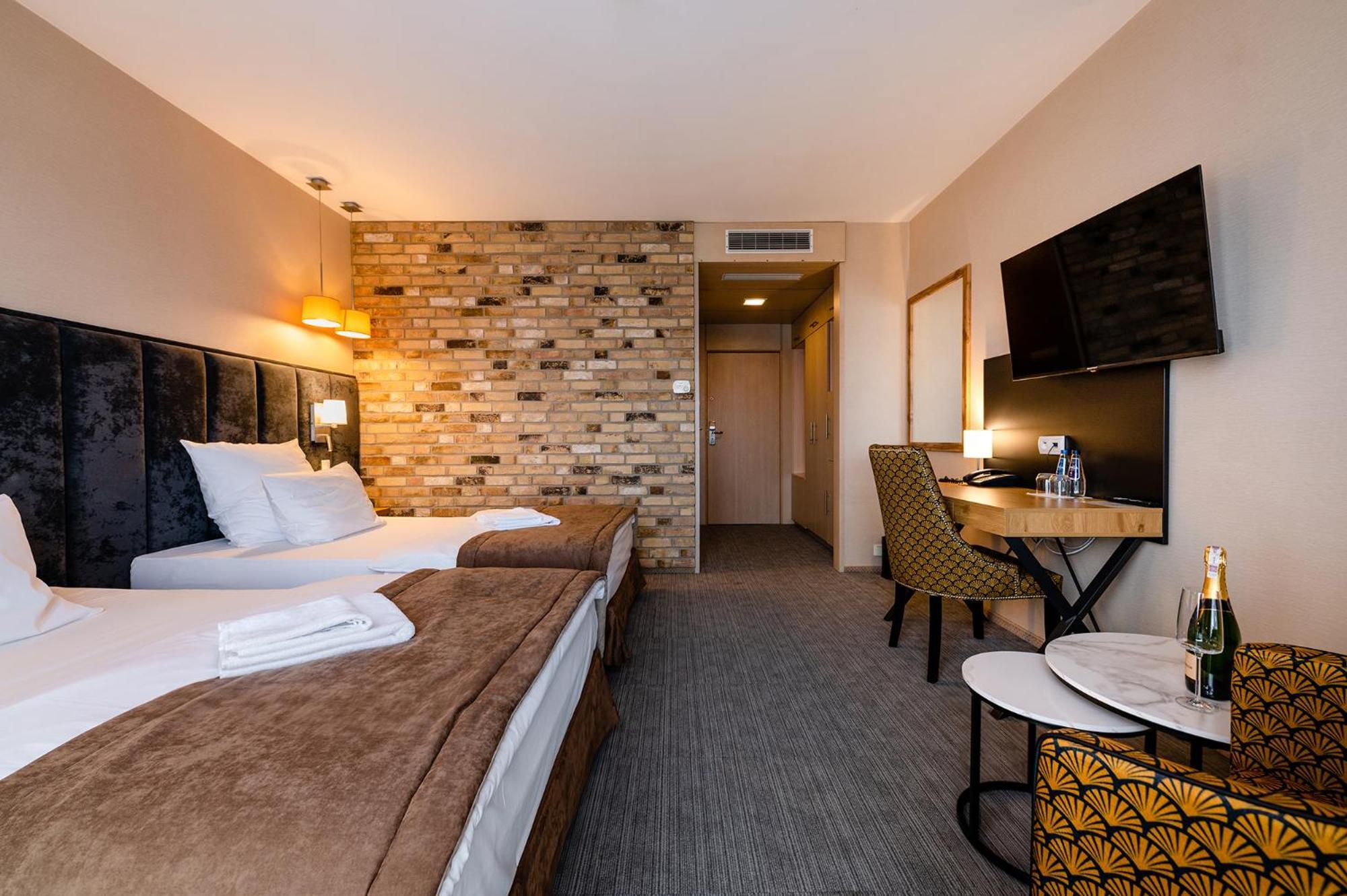 Hotel Alhar Lubliniec Kültér fotó