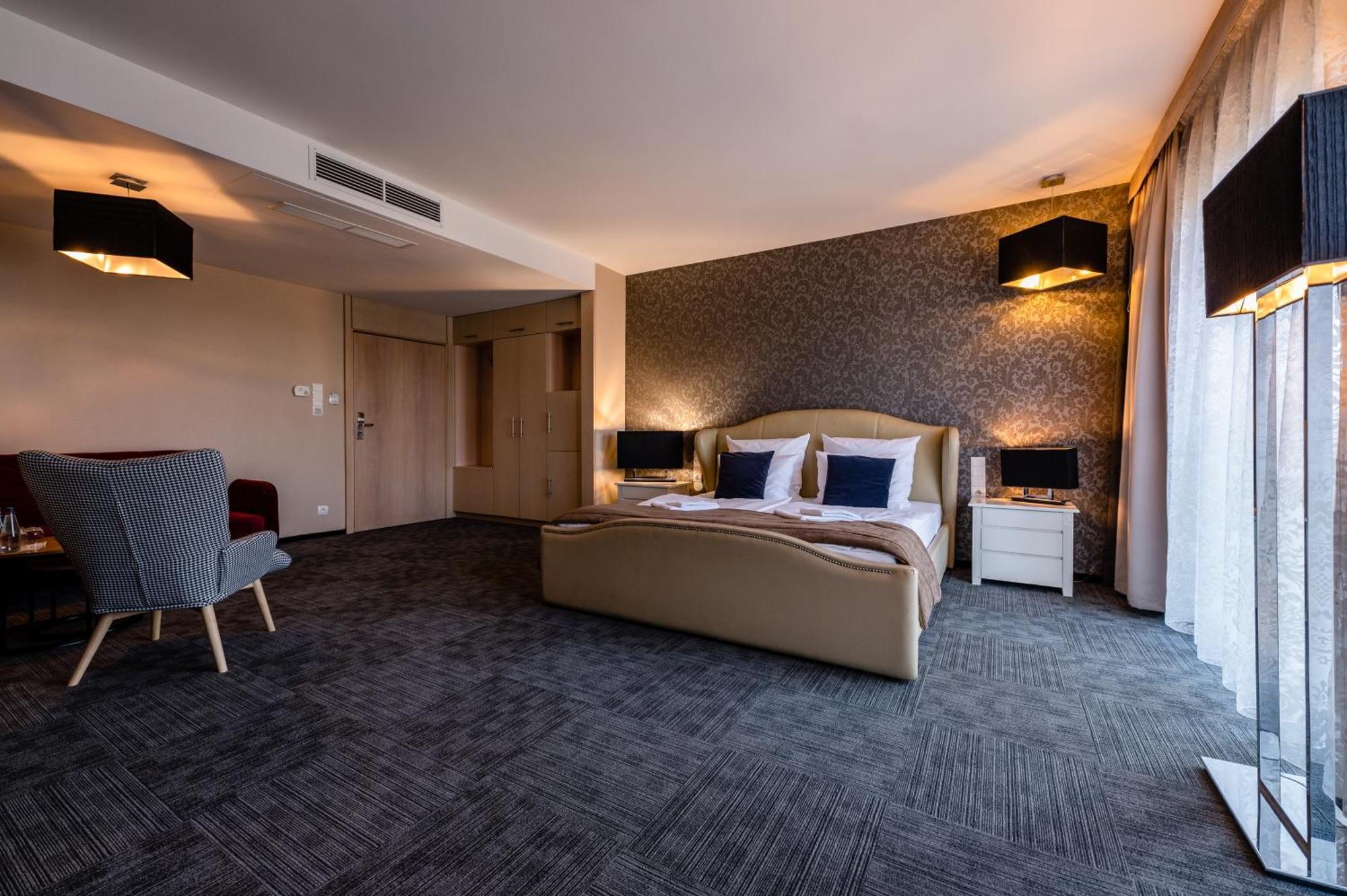 Hotel Alhar Lubliniec Kültér fotó