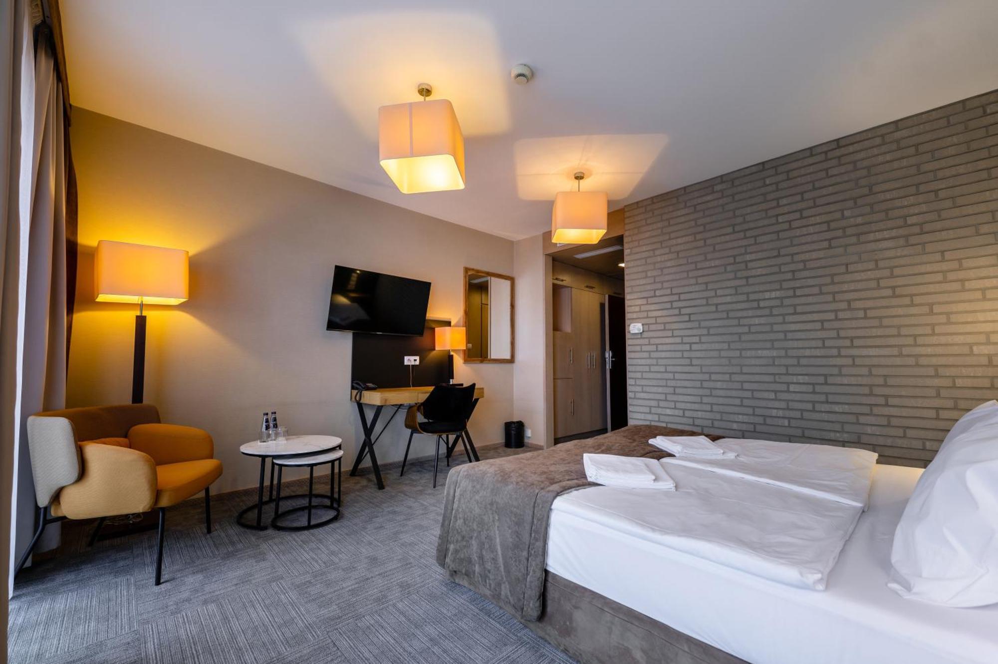 Hotel Alhar Lubliniec Kültér fotó