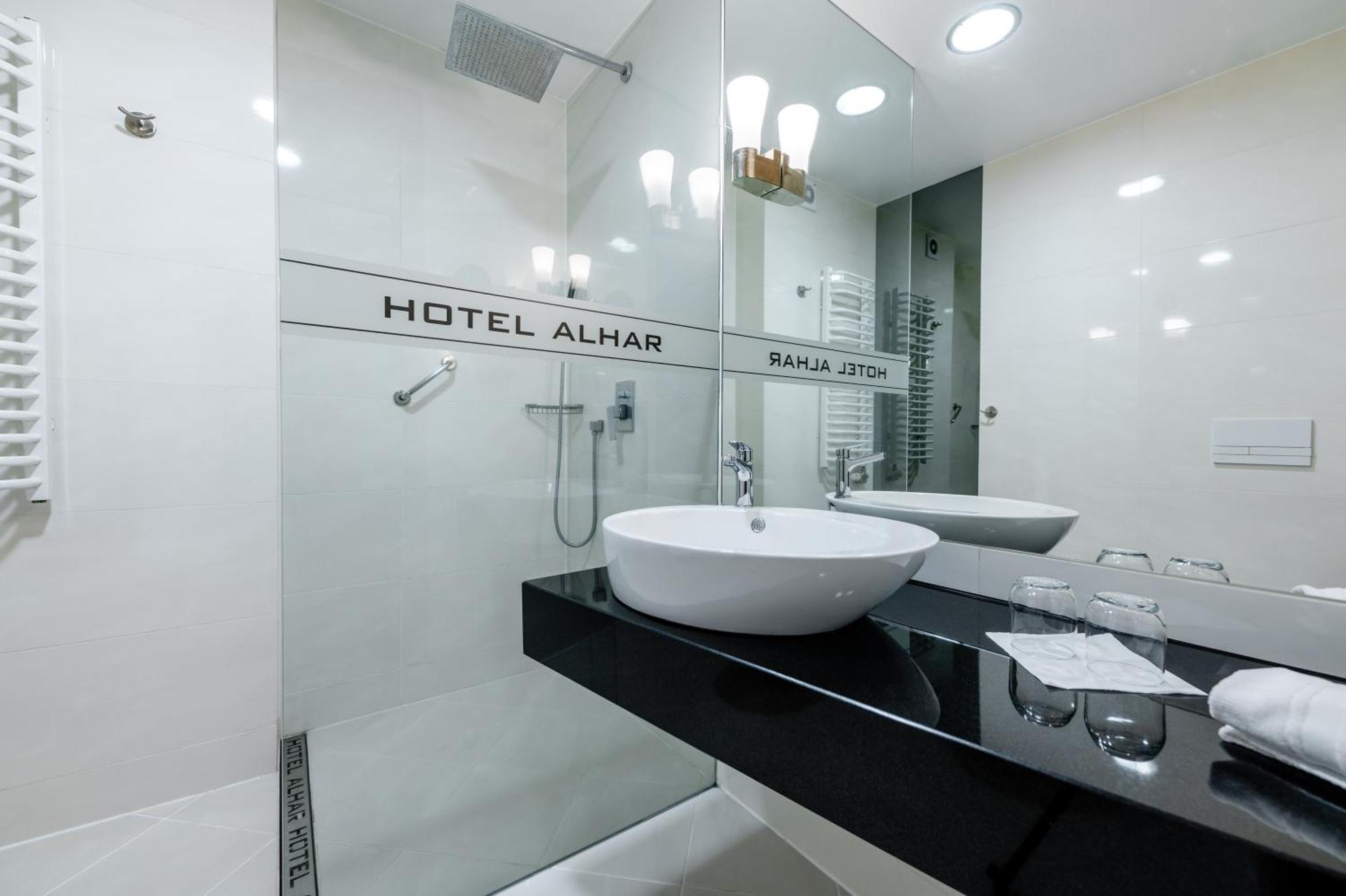 Hotel Alhar Lubliniec Kültér fotó